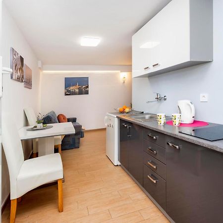 Apartments And Room Silvana روفينج المظهر الخارجي الصورة